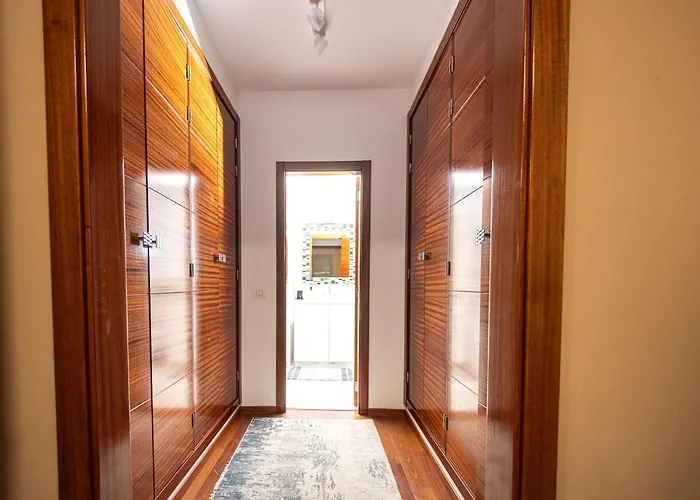 Ocean View Iri Apartament *